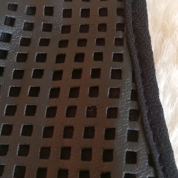 Ann Taylor NWT black top with exposed gold zipper in back. 2 layer sleeveless. - Picture 9 of 10